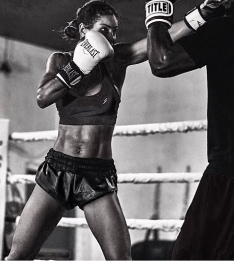 Muay Thai Women, Boxer Aesthetic, History Website, Boxe Thai, Trening Sztuk Walki, Female Boxers, Endurance Workout, Boxing Girl, Trening Fitness