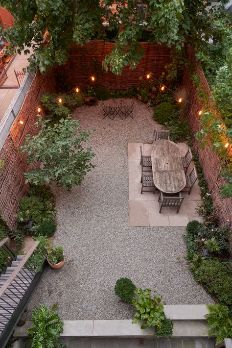 Gravel Garden Ideas Backyard Landscaping, European Courtyard Garden, European Courtyard, Wattle Fencing, Nyc Garden, Pea Gravel Garden, Small Courtyard, Gravel Landscaping, Tattoo Plant