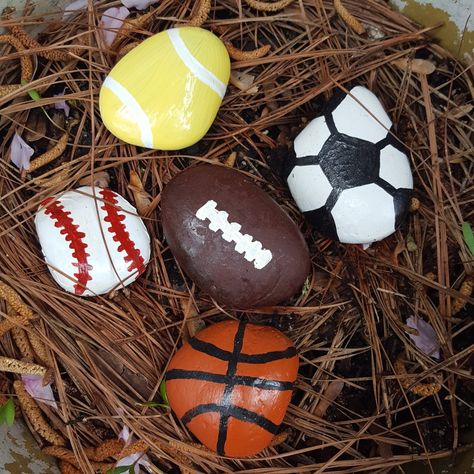 20180416_153024 Basketball Rock Painting, Soccer Ball Painted Rock, Sports Painted Rocks, Football Painted Rocks Ideas, Pebble Crafts “football”, Easy Diy Paint, Eagles Football, Cool Paper Crafts, Rock And Pebbles