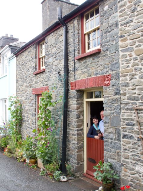 Real home: a traditional Welsh cottage gets a vintage transformation | Real Homes Welsh Cottage Kitchen, Scottish Stone Cottage, Welsh Cottage Interior, Welsh Decor, Wales Cottage, Welsh Traditions, British Cottage Interior, Irish Cottage Interiors, Welsh Heritage