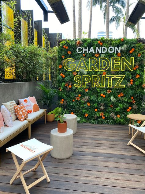 See photos from Chandon Garden Spritz, an Experiential Activation in Los Angeles, CA. Chandon Garden Spritz, Brand Activation Ideas, Gin Festival, Event Planning Decorations, Event Bar, Experiential Marketing, Event Branding, Event Activities, Venue Decor