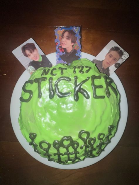 Kpop Cakes Ideas, Nct Birthday Cake, Kpop Cake Design, Going Seventeen Cake, Funny Bday Cakes, Nct Cake, Kpop Cake Ideas, Kpop Birthday Cake, Seventeen Cake