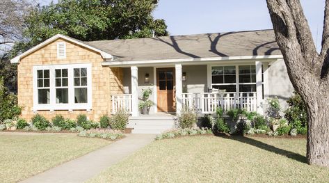 Fixer Upper Widow Lists Her House After Finding 'Happily Ever After' with New Husband | Fixer Upper Homeowner Finds Love After Appearing on Series Fixer Upper Houses, 1950s Bungalow, Neutral Cottage, Joanna Gaines Design, Fixer Upper Joanna Gaines, Fixer Upper Home, Fixer Upper House, Home Renovation Ideas, Hgtv Fixer Upper