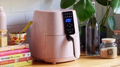 Urban Outfitters is selling a super pretty pink air fryer - and you won't believe the price Smeg Range, Air Fryer Review, House Makeovers, Best Air Fryers, Uni Room, Drip Tray, Mid Century Modern Design, Color Of The Year, Rich Girl