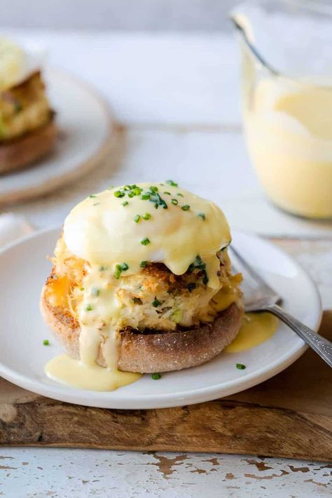 Indulge yourself this weekend and make Crab Cake Benedict! Learn how to make eggs benedict perfectly anytime you want to make brunch extra special. This twist on the classic recipe is easy to prep in advance! This post is brought to you by Alaska Seafood. crab cake benedict // how to make eggs benedict // easy hollandaise sauce #recipe #brunch #kitchenconfidante #breakfast Crab Cake Eggs Benedict, Crab Eggs Benedict, Dungeness Crab Cakes, Crab Cake Benedict, Easy Hollandaise, Easy Hollandaise Sauce, Easy Eggs Benedict, Eggs Benedict Recipe, Egg Benedict