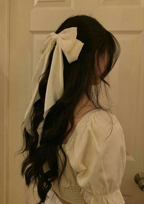 Coquette Hair, Royal Hair, Hairstyle Curly, Dark Feminine Aesthetic, Penteado Cabelo Curto, Feminine Aesthetic, Hair Inspo Color, Pretty Selfies, Aesthetic Hair