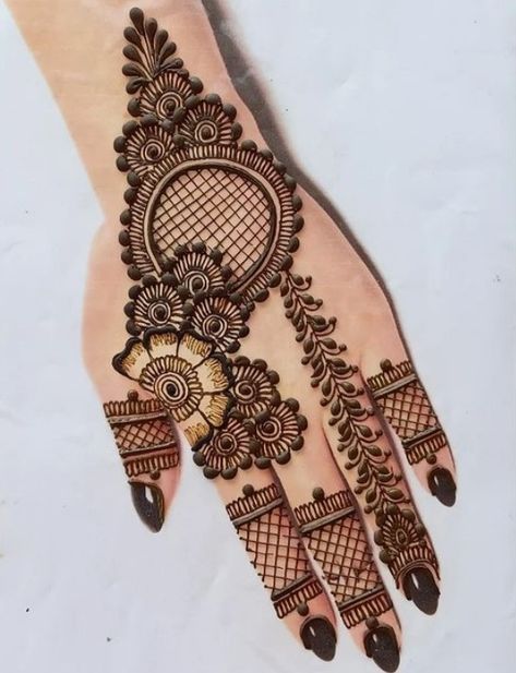 Henna Unique, Henna Styles, Beautiful Simple Mehndi Design, Hand Henna Designs, Front Mehndi Design, Simple Mehendi Designs, Simple Arabic Mehndi Designs, Traditional Henna, Beginner Henna Designs