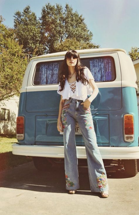 Flower Child  (by Storm Calysta) Style Année 70, Estilo Hipster, 70s Inspired Fashion, 70s Aesthetic, 70s Outfits, 70’s Fashion, Vw Porsche, Vw T1, Vw Van