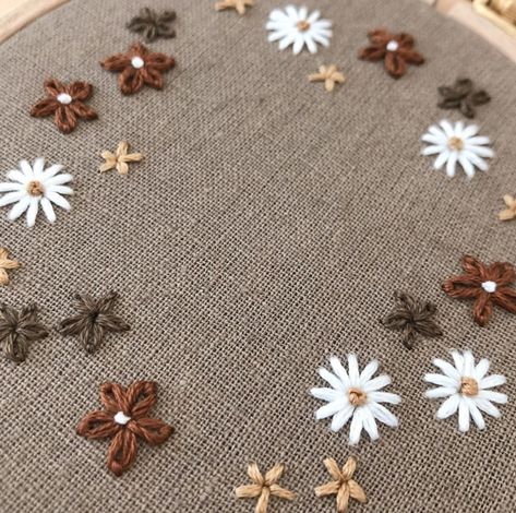 Clothes Embroidery Diy, Simple Hand Embroidery Patterns, Hand Beaded Embroidery, Diy Embroidery Designs, Diy Embroidery Patterns, Handmade Embroidery Designs, Pola Sulam, Hand Embroidery Flowers, Simple Embroidery