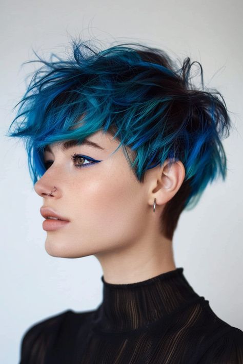 Vibrant Pixie Hair Color, Black And Blue Ombre Hair, Pixie Haircolor Ideas, Blue Pixie Cut, Punk Pixie Cut, Ombre Pixie, Ombre Short Hair, Razor Cut Bob, Short Blue Hair