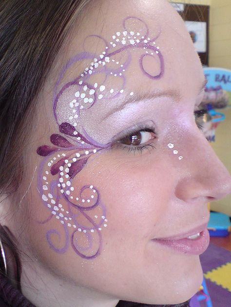 Beautiful eye face paint in purples  For when they ask for lilac... Painting Ideas For Kids Easy, Frozen Face Paint, Pumpkin Painting Ideas For Kids, Carnaval Make-up, Eye Face Painting, Fairy Face Paint, Festival Face Paint, Painting Ideas For Kids, Girl Face Painting