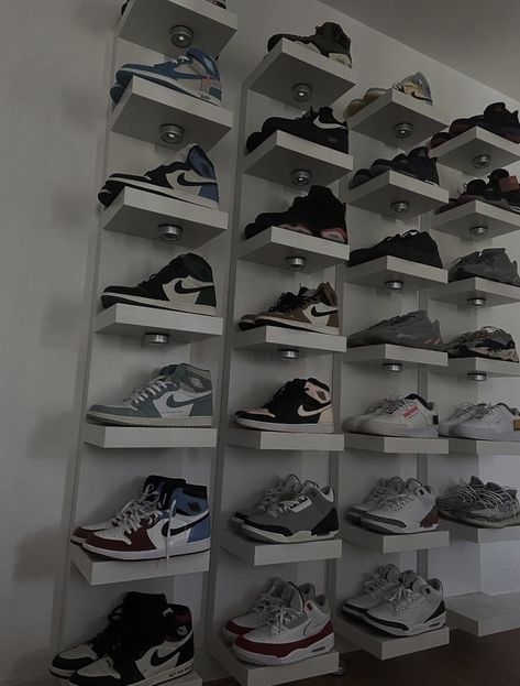 Shoe Collection Aesthetic Sneakers, Nike Shoes Closet, Jordan Shoes Closet, Jordans Display, Sneaker Closet Aesthetic, Shoe Store Aesthetic, Shoe Rack Jordans, Nike Shoe Rack, Jordan Shoe Wall