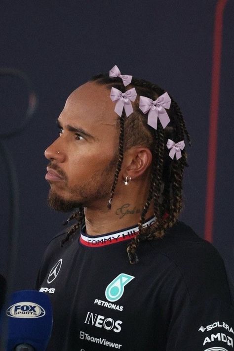 Lewis Hamilton Hair, Lewis Hamilton Funny Pictures, Lewis Hamilton Style, Lewis Hamilton Aesthetic, Hamilton Aesthetic, F1 Racers, F1 Wallpapers, Lewis Hamilton Formula 1, F1 Lewis Hamilton