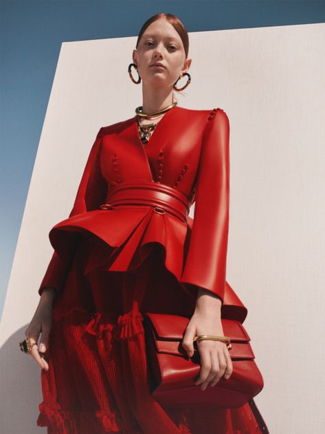 Alexander McQueen Drops the Story ... Justin Davis, Sarah Burton, Female Fashion, Fashion Photoshoot, Red Jacket, Red Fashion, Lady In Red, Runway Fashion, Editorial Fashion