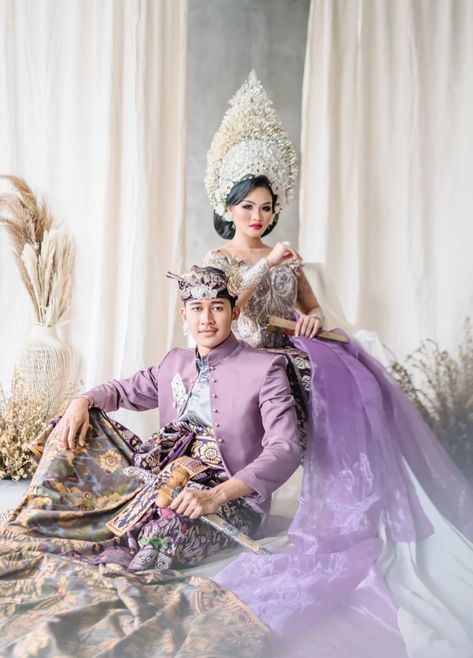 Bali wedding Pengantin Adat Bali, Adat Bali Wedding, Fotbar Wedding, Pernikahan Adat Bali, Bali Wedding Dress, Prewedding Adat, Prewedding Bali, Bali Photoshoot, Pose Pengantin