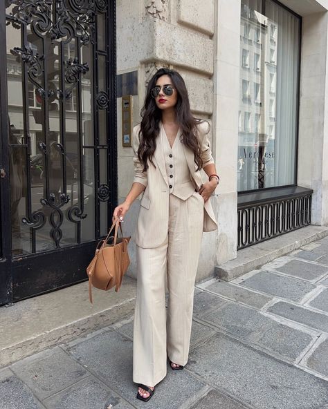 Women’s Fall Suits 2024 25 Ideas: Elevating Elegance and Style Zara Suits Women, Corporate Outfits For Women, Linen Blazer Outfit, Corporate Outfit, Dim Your Light, Red Ties, Suit For Summer, Zara Suits, Fall Suit