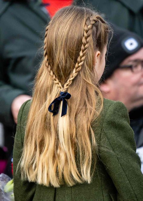 Royal Hairstyles, Prince And Princess Of Wales, Braided Hairdo, Rapunzel Hair, Honey Blonde Hair, Two Braids, Royal Princess, Holiday Hairstyles, Princess Charlotte