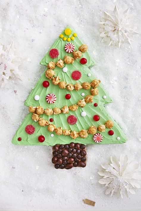 25 Best Christmas Cakes - Easy Recipes for Christmas Cake Christmas Food Gift Baskets, Edible Holiday Gifts, Christmas Cakes Easy, Christmas Tree Cakes, Best Christmas Desserts, Christmas Cookies Gift, Holiday Desserts Table, Christmas Desserts Easy, Homemade Food Gifts