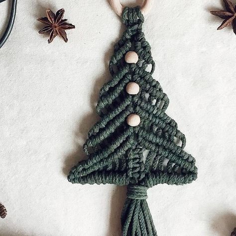 Macrame Patterns Tutorials, Macrame Tutorial, Macrame Patterns, Christmas Inspiration, Yarn Crafts, Beautiful Decor, Winter Christmas, Decorative Bells, Diy Gift