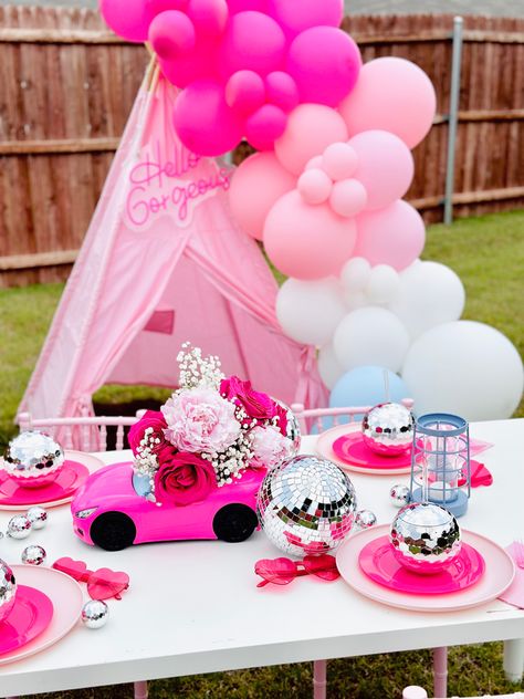 Barbie Party Tablescape, Barbie Food Table, Barbie Summer Party, Barbie Tablescape, Barbie Tea Party, Barbie Parties, Barbie Picnic, Teepee Sleepover, Barbie Pool Party