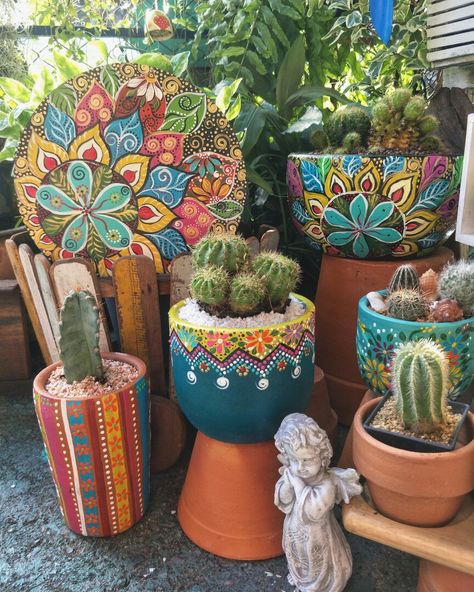 Painted Plant Pots Diy Boho, Painted Terra Cotta Pots Ideas Simple, Boho Plant Pots Diy, Painted Flower Pots Boho, Boho Plant Pots, Mandala Coloring Pages Finished, Hand Painted Pots Diy, Mexican Patio Ideas, Flower Pot Art