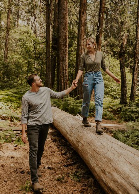 Campfire Engagement Photos, Farm Couple Aesthetic, Campfire Photoshoot, Yosemite Photoshoot, Pose Prompts, Engagement Clothes, Shooting Photo Couple, Red Woods, Forest Engagement Photos