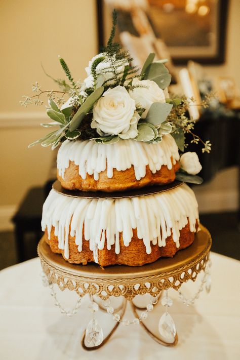 Wedding Bunt Cakes, Nothing Bundt Wedding Cake, Bundt Cake Wedding Cakes, Bundt Cake Wedding, Pound Cake Wedding Cake, Nothing Bundt Cake Wedding, Bundt Cake Wedding Display, Bundt Wedding Cake, Wedding Bundt Cake