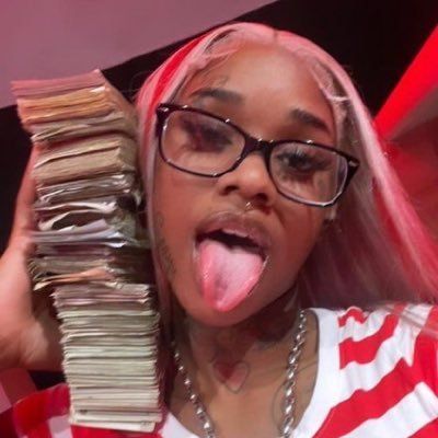 Rap Alert on Twitter: "Nicki Minaj and Sexyy Red stun in new photo. 📸 https://t.co/wXPBzXDdmH" / Twitter Pfp Nicki Minaj, Nicki Icons, Black Fr, Kodak Black, Edit Music, Red Icons:), Hottest 100, Female Rappers, Money And Happiness