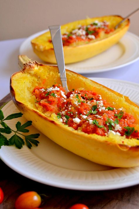 Tattooed Martha | Spaghetti Squash with Roasted Garlic Cherry Tomato Sauce | http://www.tattooedmartha.com Spaghetti Squash Recipes Easy, Jackfruit Pulled Pork, Roasted Spaghetti Squash, Spaghetti Squash Recipe, Delicious Spaghetti, Cherry Tomato Sauce, Squash Recipe, Spaghetti Squash Recipes, Tomato Sauce Recipe