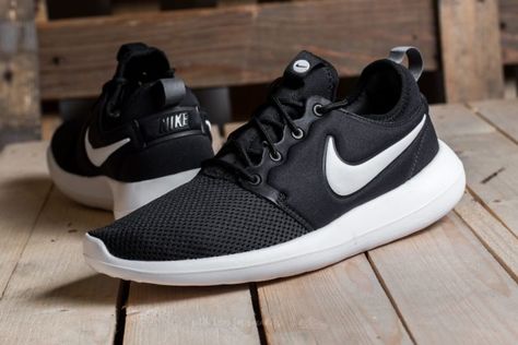 The 10 Best Nike Roshe Models of All-Time Nike Roche, Look Adidas, Nike Shoes Girls, Casual Shoes Outfit, Black Nike Shoes, Nike Shoes Outfits, Shoes Outfit Fashion, Nike Shoes Air Max, Elite Socks