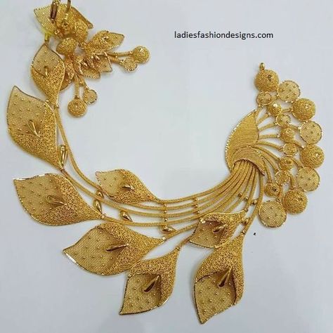 HEAVY LATEST GOLD NECKLACE DESIGNS - Fashion Beauty Mehndi Jewellery Blouse Design Latest Gold Necklace Designs, Latest Gold Necklace, Mehndi Jewellery, Engagement Ring Non Traditional, Necklace Women Gold, Women Gold Chain, Gold Necklace Indian, Gold Chain Design, Gold Necklace Indian Bridal Jewelry