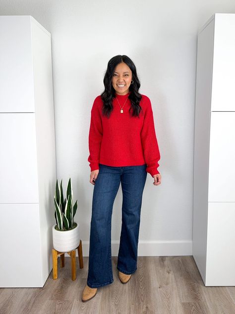 red sweater + flare jeans + tan booties + gold jewelry Christmas Jeans Outfit, Red Sweater Outfit Winter, Casual Holiday Outfits Christmas, Gold Shoes Outfit, Red Sweater Outfit, Sweater And Jeans Outfit, Casual Holiday Outfits, Red Christmas Sweater, Dressy Jeans