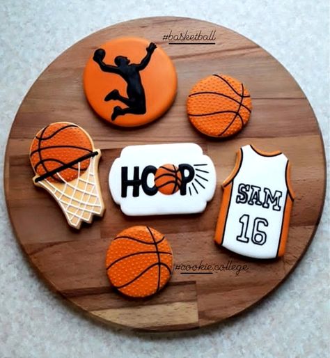 Cookies decorated with royalicing Basketball Bake Sale Ideas, Sports Themed Cookies, Nba Cookies, Basketball Cookies Decorated, Basketball Cookie Cake, Basketball Sugar Cookies, Basketball Themed Birthday Party, Basketball Cookies, Sports Cookies