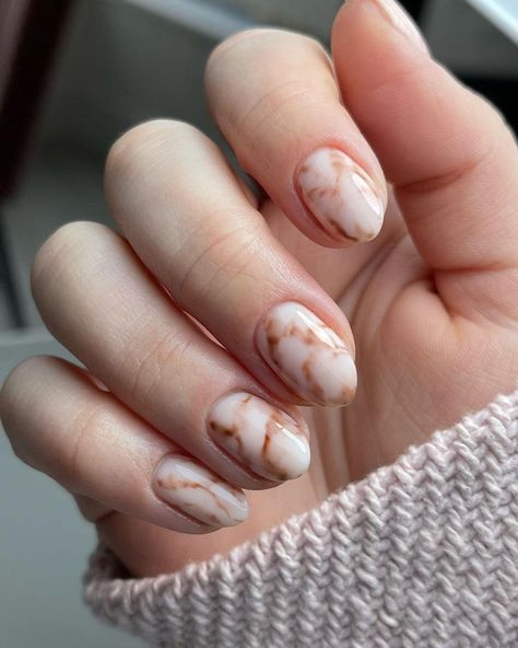 Marble Short Nails, Simple Marble Nails, Short Marble Nails, Nail Arts Ideas, Ongles Beiges, Nails Marble, Marble Nail Designs, Marble Nail, Marble Nail Art