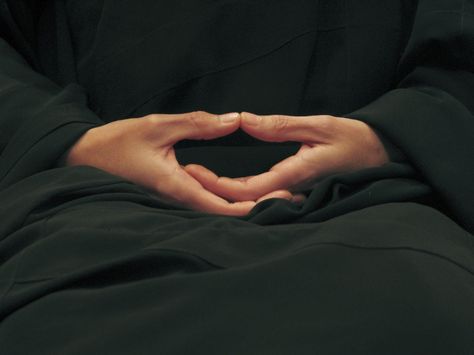 Dhyana Mudra, Meditation Posture, Vipassana Meditation, Power Of Meditation, Zen Yoga, Zen Buddhism, Zen Meditation, Daily Meditation, Mindfulness Meditation