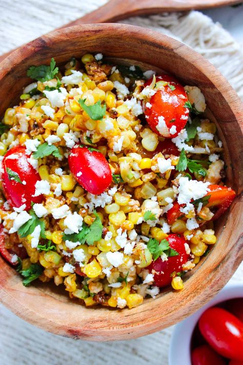 This roasted corn salad is a delicious side dish for any summer barbecue, potluck, or get-together. It adds wonderful flavor to any meal fresh off the grill. Roasted Corn Salad, Taco Side Dishes, Corn Salad Recipe, Corn Side Dish, Corn Salad Recipes, Roasted Corn, Corn Salad, Summer Barbecue, Corn Salads