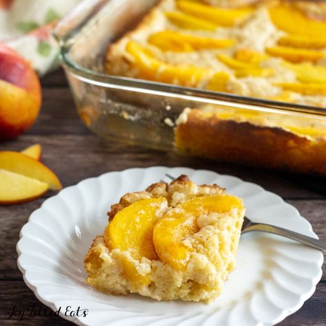 Keto Peach Cobbler - Low Carb, Gluten-Free - Joy Filled Eats Keto Peach Cobbler, Cobbler Peach, Joy Filled Eats, Thm Desserts, Peach Desserts, Sugar Free Low Carb, Low Carb Dessert, Peach Cobbler Recipe, Low Carb Sweets