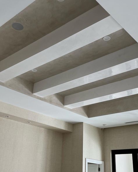 Venetian Plaster accent ceiling with beams in living room, pure elegance with Exotic! Beams Ceiling Modern, Modern Beams Ceiling, Modern Ceiling Beams, Plaster Ceiling Design Modern, Beams In Living Room, Venetian Plaster Ceiling, Beam In Kitchen, Ceiling With Beams, Cream Ceiling