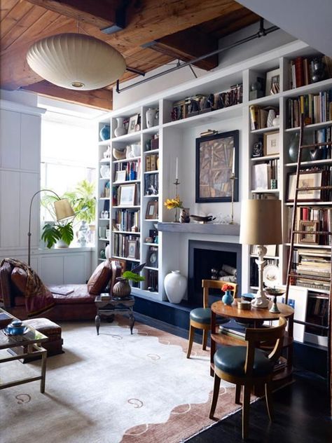 Living Rooms for People Who Really Love Books Cozy Home Library, Romantic Living Room, Home Libraries, Design Del Prodotto, Home Library, Beautiful Furniture, A Living Room, My New Room, Living Room Interior