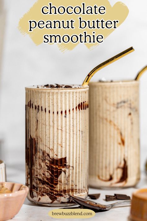 This delicious chocolate peanut butter smoothie is a protein packed way to start your morning.  It tastes just like your favorite peanut butter cups in smoothie form! Peanut Butter Chocolate Smoothie, Chocolate Peanut Butter Smoothie Recipes, Protein Peanut Butter Cups, Low Calorie Peanut Butter, Banana Protein Smoothie, Chocolate Almond Milk, Chocolate Peanut Butter Smoothie, Perfect Smoothie, Peanut Butter Smoothie