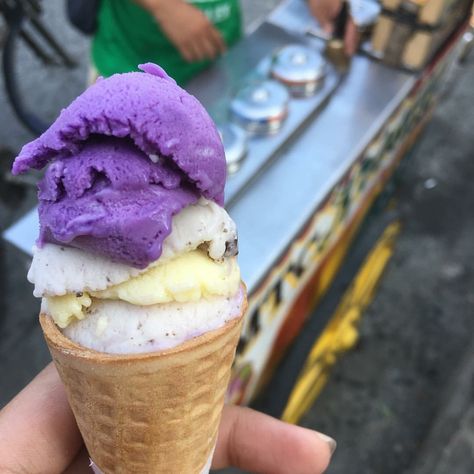 Ice cream in the Philippines!!! Ice Cream Philippines, Street Ice Cream, Num Nom, Filipino Snacks, Kids Snack Food, Native Foods, Philippines Food, Philippines Culture, Filipino Culture