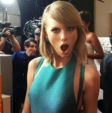 Her dressss <333 Single As A Pringle, Surprised Face, Taylor Swift Images, Estilo Taylor Swift, Swift Photo, Taylor Swift Funny, Long Live Taylor Swift, Taylor Swift Fan, Live Taylor