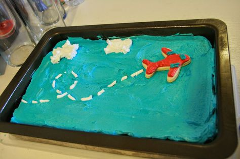 Easy Airplane Cake, Diy Airplane Cake, Cake Diy Easy, Diy Airplane, Airplane Cake, Thomas Birthday, Cake Diy, Barbie Sets, James 4