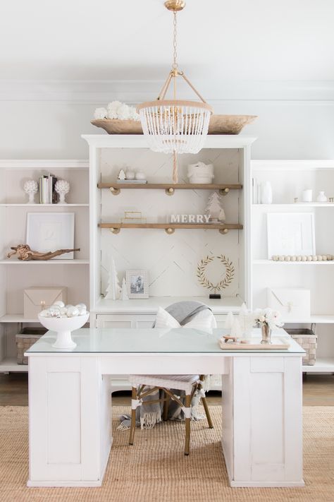 Love this white and natural wood home office decorated for Christmas. #whiteoffice #homeofficedecor #officedecor #neutraldecor #neutralhomeoffice #whitedesk #whitedecor #whiteofficedecor Office Open Shelves, White Office Storage, White And Navy Office, White Farmhouse Office, White Built In Desk, White And Wood Desk, Reading Snug, Office White Desk, Green Ranch