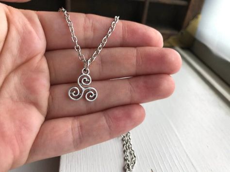 Druid Necklace, Merlin Bbc, Fandom Jewelry, Celtic Symbol, Celtic Necklace, Celtic Symbols, Symbolic Jewelry, Celtic Jewelry, Fantasy Jewelry