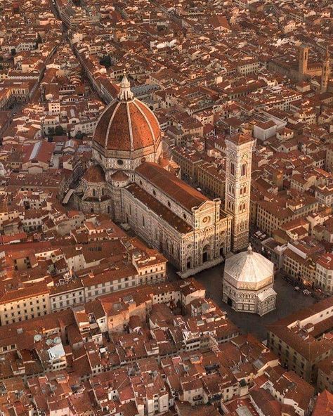 17 Likes, 0 Comments - history of the world (@historyoftheworldd) on Instagram: “Tuscany, Italy” Venice Gondola, Doges Palace, Firenze Italy, Cathedral Architecture, Italy Map, Voyage Europe, Visit Italy, Florence Italy, Aerial View