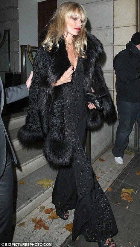 Kate Moss Glamour, Kate Moss Outfit, Sparkly Jumpsuit, Moss Fashion, Kate Moss Style, Queen Kate, Rockstar Gf, Fur Cape, Ella Moss