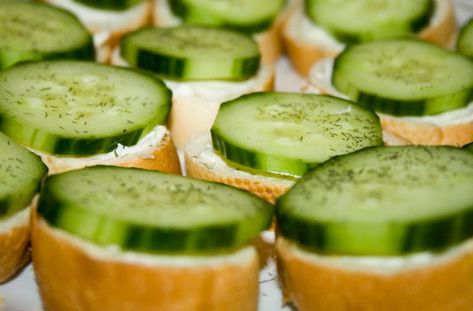 Cucumber Sandwiches Recipes, Appetizer Cups, Yummy Appetizers Parties, Cucumber Tea Sandwiches, Cream Salad, Picnic Sandwiches, Salad Appetizer, Appetizer Sandwiches, Cucumber Sandwiches