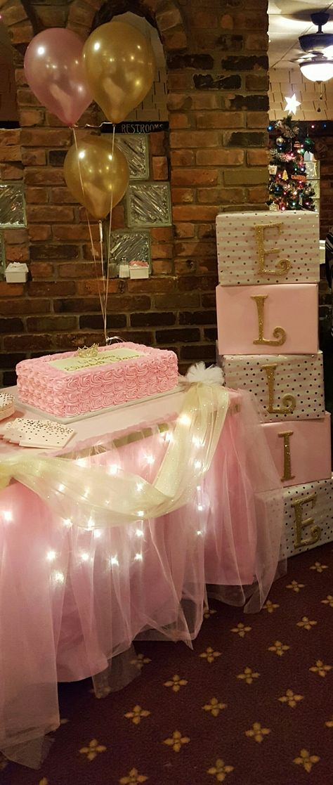 Princess cake pink and gold theme Fiesta Shower, Boy Baby Shower Ideas, Rustic Wedding Decorations, Shower Balloons, Trendy Baby Shower Ideas, Baby Shower Invitaciones, Baby Shower Table, Fiesta Baby Shower, Gold Baby Showers