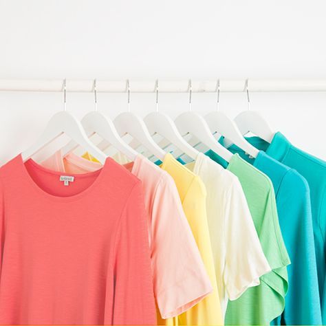 True Spring Palette Outfits, True Spring Fashion, True Spring Clothes, House Of Color Spring Outfits, Color Me Beautiful Spring, Warm Spring Wardrobe, Bright Spring Outfits Capsule Wardrobe, Cool Spring Color Palette, True Spring Color Palette Outfits